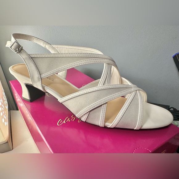 White dress sandals, wedding sandals, NEW NEVER WORN, Original box.Comfortable! - Picture 2 of 2